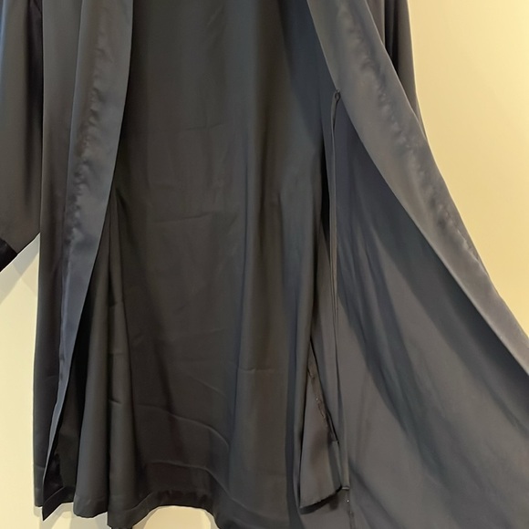 VICTORIA’S SECRET Short Black Silky Sexy Satin Wrap Robe Waist Tie V-Neck - Picture 7 of 8